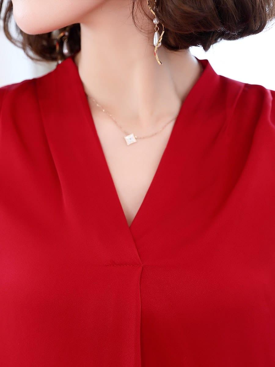 Relaxed Everyday Top, Soft woven with a flattering V neckline, image 1 of 3